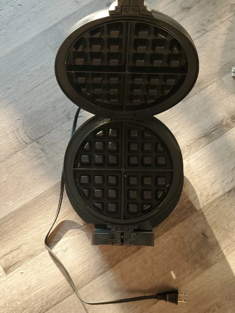 Farberware Black and Silver Round Waffle Maker